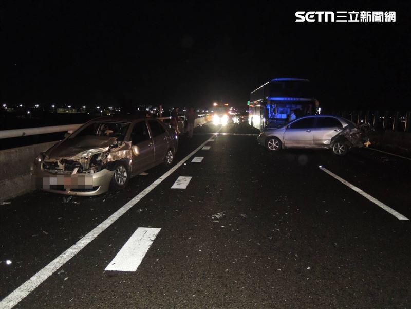 范女2小時後回到車禍現場，酒測有酒精反應，訊後被依法送辦