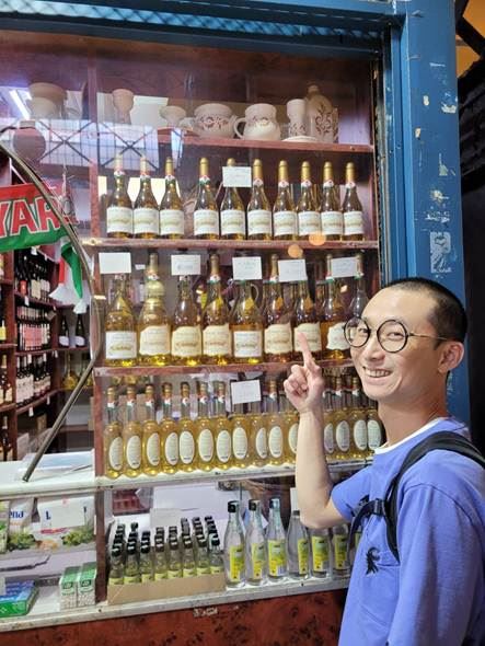 浩子在匈牙利探訪貴腐酒。（圖／時代創藝提供）