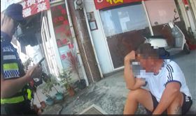 台中毒蟲藏喪屍煙彈「沿路噴裝」都認了