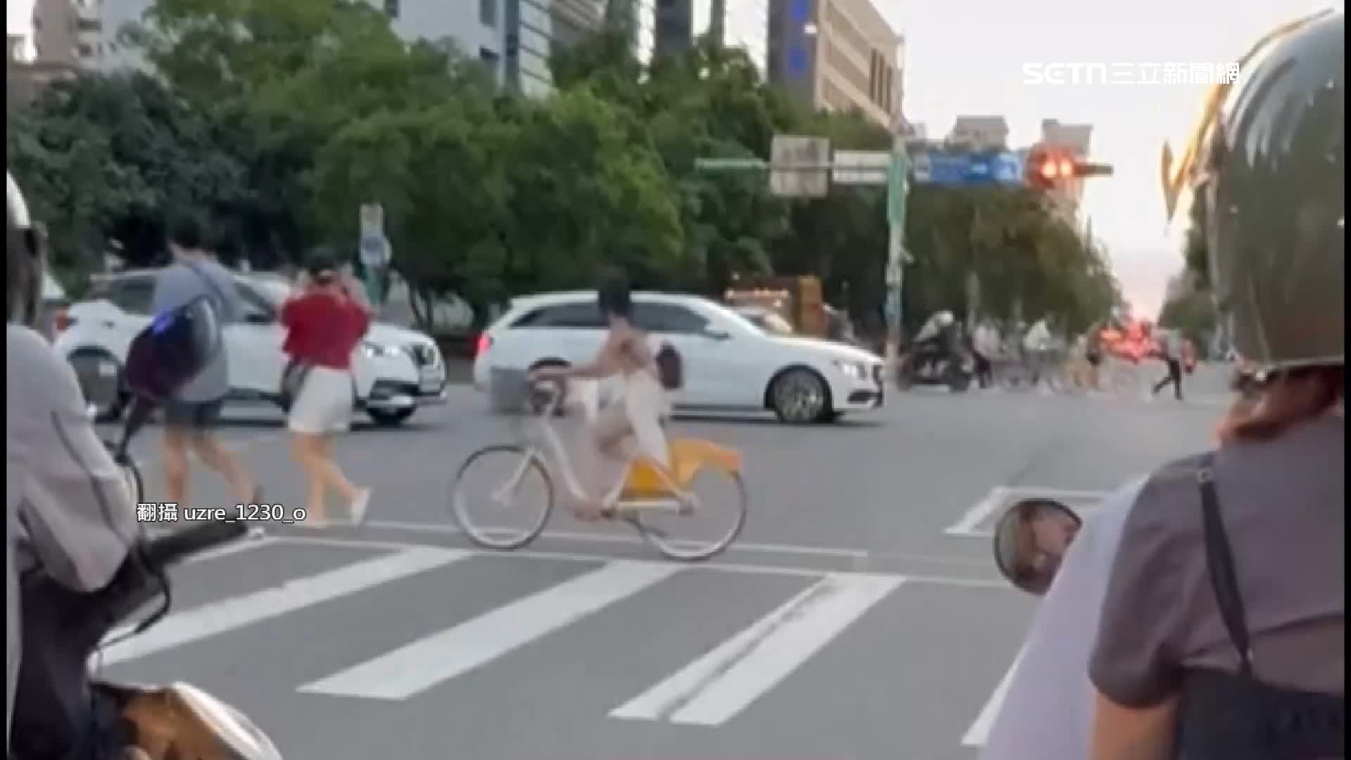 車流量相當大的松仁路與信義路五段口。（圖／翻攝自urze_1230_o）