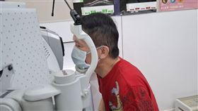 58歲演員秦楊驚爆健康亮紅燈，眼睛突發失明。（圖／秦楊提供）