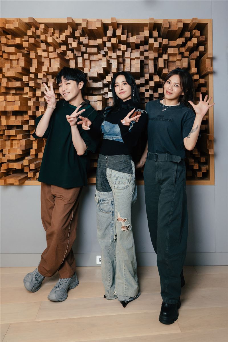 蔡依林podcast第二集上線，邀請到吳青峰跟蔡健雅作客擔任嘉賓暢聊關於「愉悅」與「情緒」。（圖／凌時差音樂 提供）