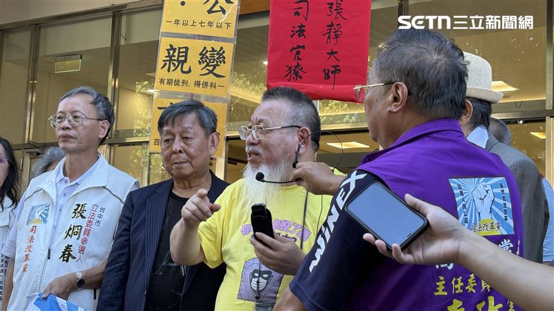 張靜15日赴北檢執行科報到入監。（圖／記者楊佩琪攝）