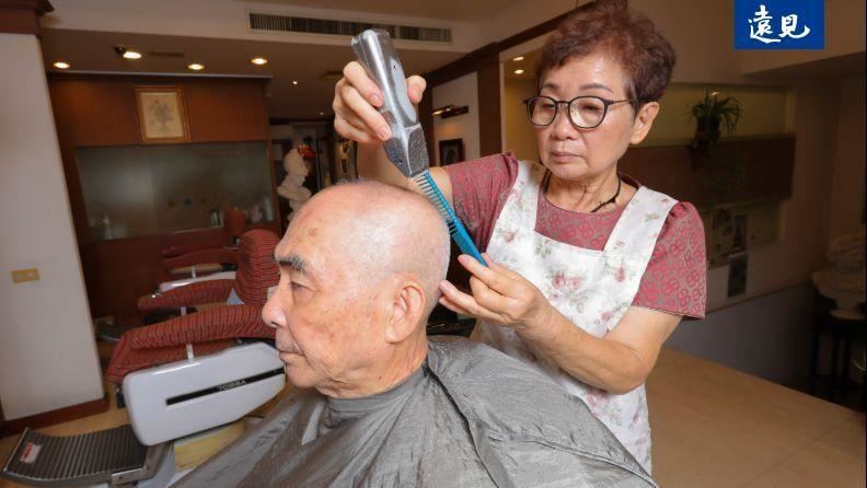 剪頭髮也能「台灣感性」！老派理容院爆紅