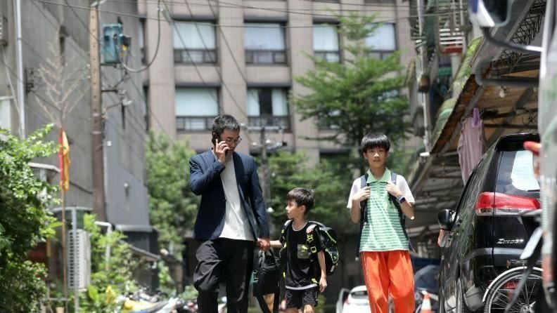 壓力罩頂「脆弱新中產」如何活下去？