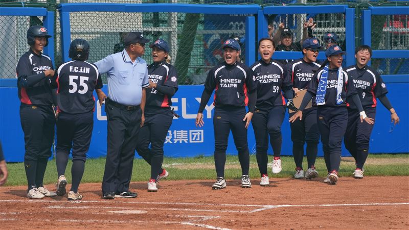 台灣成都世運女壘代表隊奪下銀牌。（圖／資料照，中華奧會提供）