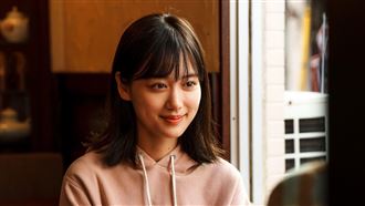 乃木坂46女星爆打工出包　潑客人啤酒遭罵