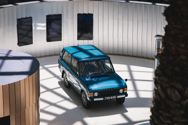 Range Rover在台北信義區Bellavita寶麗廣塲1F中庭舉辦全台首場「RANGE ROVER SHOWCASE」。（JLR提供）