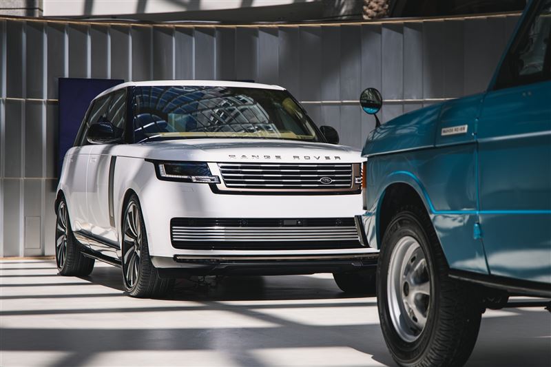「RANGE ROVER SHOWCASE」展出的最新Range Rover SV LWB。（JLR提供）