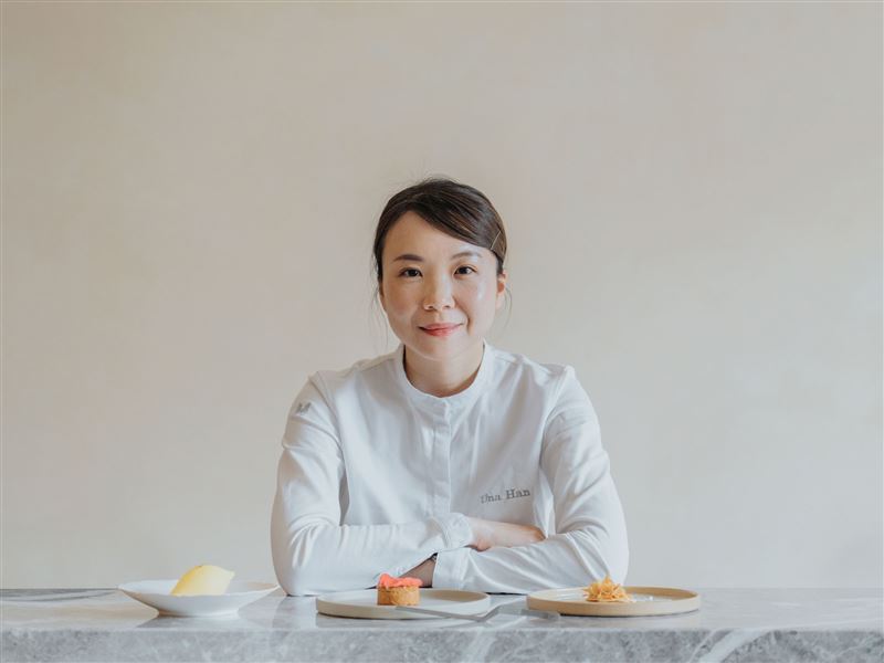 星級甜點主廚韓慧婷Una Han，以Range Rover四款車型為靈感，設計四款專屬巧克力。（JLR提供）