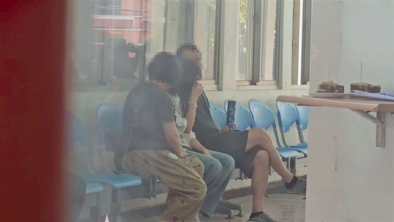 20歲男攀電塔觸電燒死 女友現身頻頻拭淚