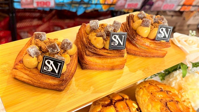 黑糖丹麥為西園誠一郎與王鵬傑共同研發商品。(圖／家樂福提供)
