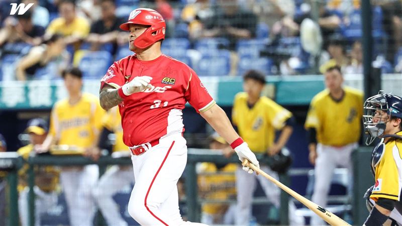 味全龍老將林智勝引退前，最後一次回洲際棒球場。（圖／翻攝自味全龍臉書）