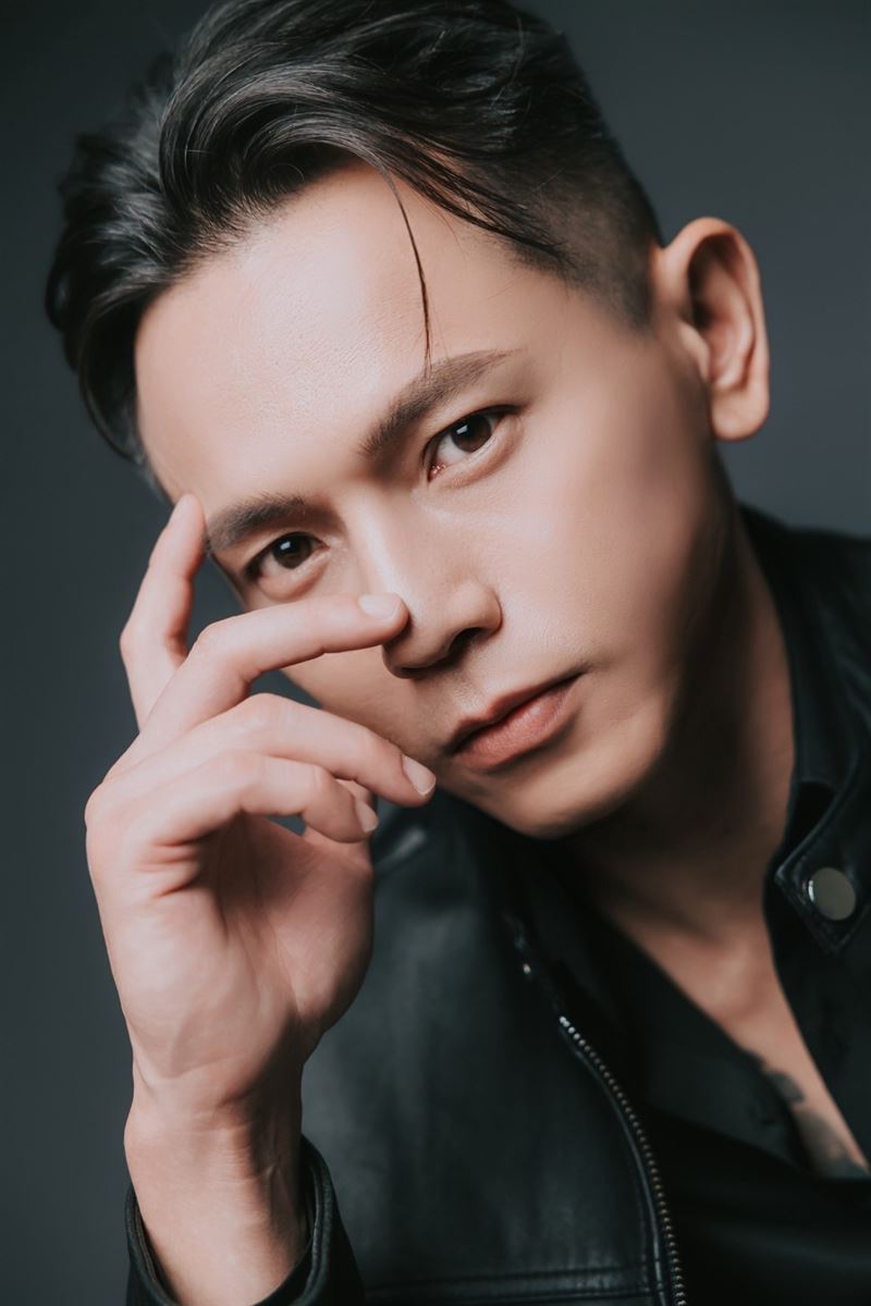 AJ哥從小學業成績優異，23歲便賺得人生第一桶金，後來接手並擴展家族事業讓父母倍感驕傲。（圖／翻攝自AJ哥臉書）