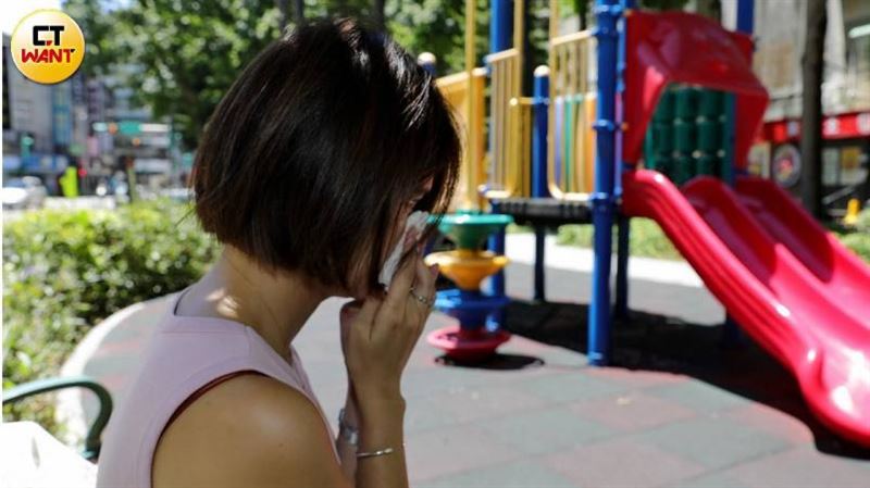 幼兒園虐童畫面曝！孩遭老師猛塞飯、綁手