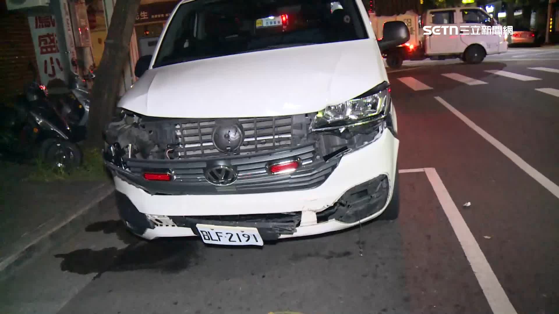 救護車車頭車殼脫落