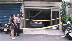 警方獲報趕到命案現場，拉起封鎖線，進行全面蒐證。（東森新聞提供）
