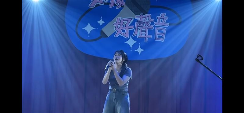 永慶高中美女歌神準備考試期間，努力戰勝偏頭痛的折磨。（圖／翻攝校長郭春松臉書）