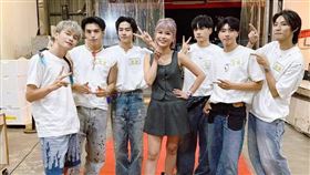 Ozone挑戰丟丟妹的叫賣。（圖／樓頂揪樓下提供）