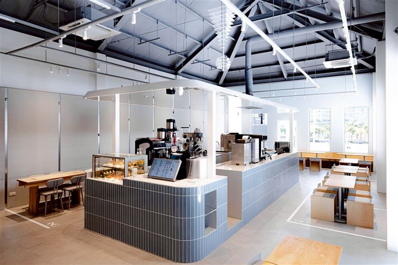 KeePer與台灣潮流咖啡品牌CAFE!N聯手打造全新複合式門市「KeePer PRO SHOP高雄亞灣店」。（KeePer提供）