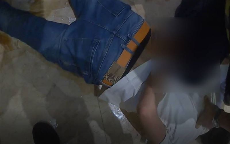 陳男與劉男遭壓制帶回詢問，並依《刑法》傷害罪移送偵辦。（圖／翻攝畫面）