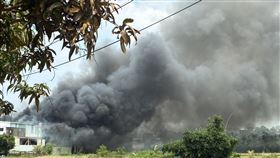 台中汽材行大火！黑煙直逼中投公路