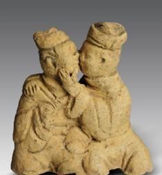 古代陶俑接吻像。（圖／翻攝自百度百科）
