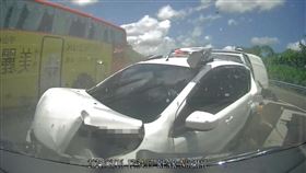 肇事瞬間曝光，場面十分慘不忍睹。（圖／翻攝畫面）