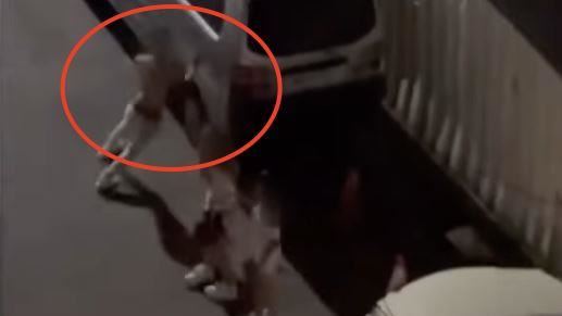 他被劈腿「鐵頭功」撞貨車⋯板金凹窗破裂