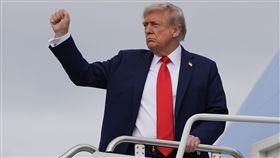 川普對於這次與普丁的會談，看似相當滿意成果。（圖／美聯社／達志影像）