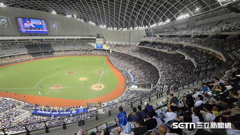 中職36年例行賽，富邦悍將「悍將中學」主題日首日湧進28169位球迷。（圖／記者劉彥池攝影）