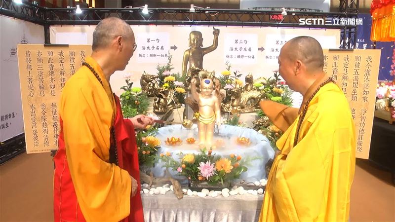 活動現場也規劃了浴佛體驗