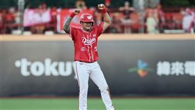 味全龍老將林智勝睽違6年盜壘成功。（圖／味全龍提供）