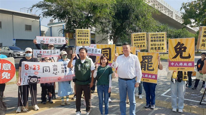 何博文領綠營宣講。（圖／民進黨提供）