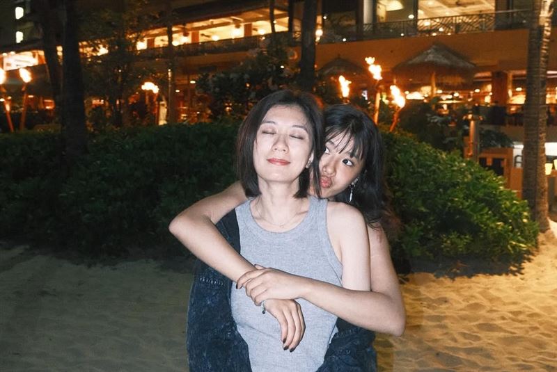 賈靜雯（前）與大女兒梧桐妹感情好。（圖／翻攝自賈靜雯IG）