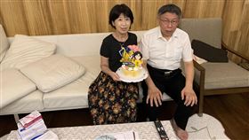陳佩琪16日64歲生日，她發文稱要揹著柯文哲骨灰去堵賴清德夫妻出門。（圖／翻攝自陳佩琪臉書）
