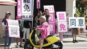 民進黨發言人、新北市議員卓冠廷上午到南投第一選區支援「all罷馬-罷免馬文君」團隊。（圖／翻攝卓冠廷臉書）