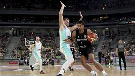 洛杉磯湖人球星東契奇近日代表家鄉斯洛維尼亞出戰歐錦賽。（圖／美聯社／達志影像）