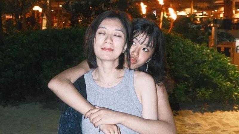 賈靜雯外衣猛掀大解放　50歲震撼身材流出