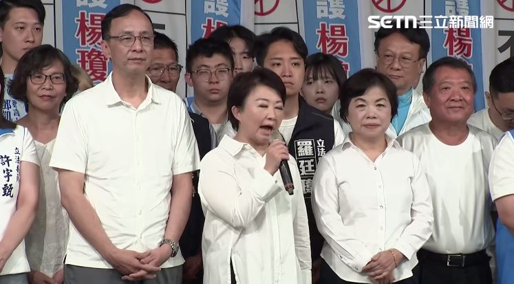 盧秀燕替國民黨立委楊瓊瓔助講反罷免。（圖／翻攝畫面）