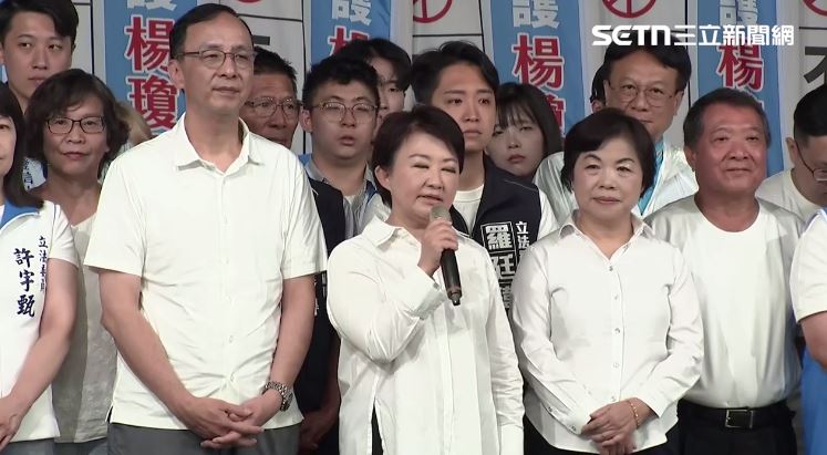 盧秀燕替國民黨立委楊瓊瓔助講反罷免。（圖／翻攝畫面）