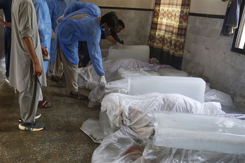 布內爾的醫生塔里克表示，多數受害者在抵達醫院前就已死亡。（圖／美聯社／達志影像）