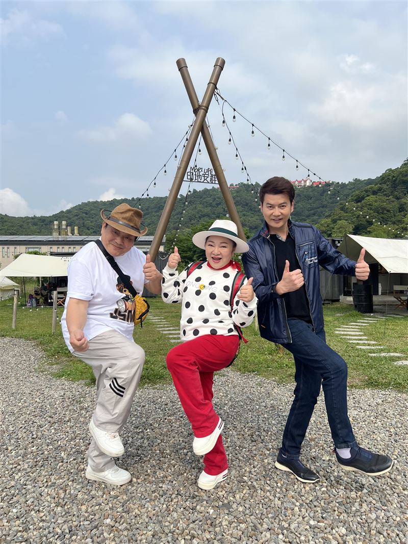 白冰冰(中)在《天知道》中與林義方(左)和倪齊民有不少對手戲。（圖／長興影視提供）