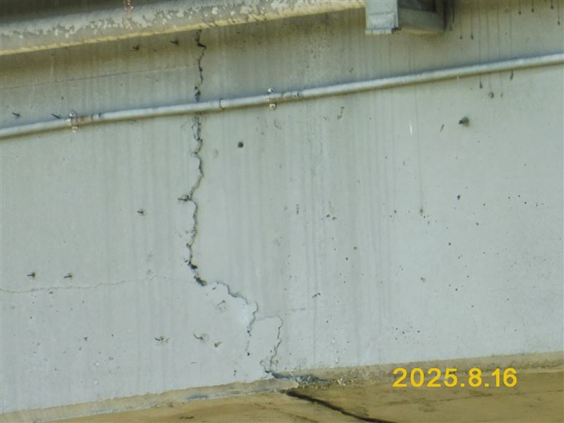 網傳新生高架橋跨基隆河段出現裂縫，工務局新建工程處經查橋梁整體結構安全無虞。（圖／北市新工處）
