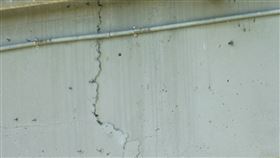 網傳新生高架橋跨基隆河段出現裂縫，工務局新建工程處經查橋梁整體結構安全無虞。（圖／北市新工處）