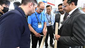 大家都以為台灣只有晶片能打天下，殊不知木工機械悄悄闖出名號，躍居全球第四大出口國，讓更多人驚呼「原來這麼猛」。全球需求升溫，加上關稅效應，讓台灣業者逆勢突圍。（圖／外貿協會提供） 