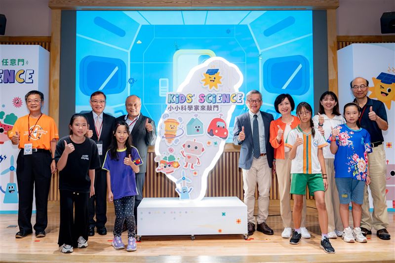 小小科學家攻佔科博館！台語版科學動畫超吸睛，38個互動攤位、7個台語專區、15部科學劇場、上千名大小朋友熱情參與。（圖／國科會提供）