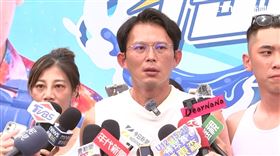 黃國昌出席「JIMMY搖滾水樂園」。（圖／翻攝畫面）