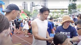 黃國昌出席「JIMMY搖滾水樂園」。（圖／翻攝畫面）