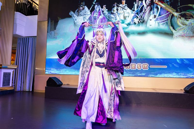 麗星郵輪將台灣國粹霹靂布袋戲搬上探索星號。（圖／品牌業者提供）